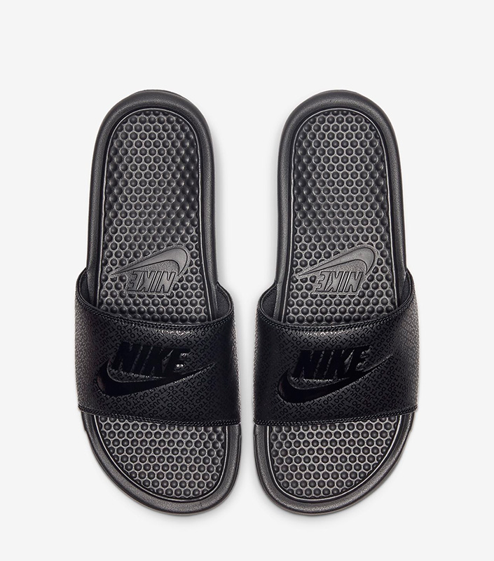 all black nike benassi